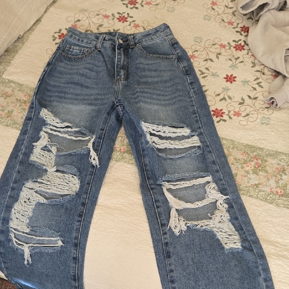 SHEIN Men's Relaxed Ripped Denim Jeans